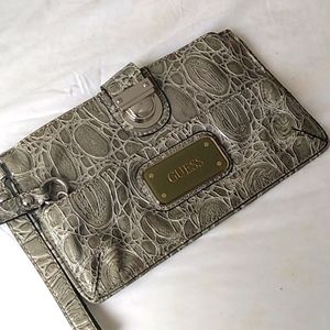 3/$20 - Guess clutch purse